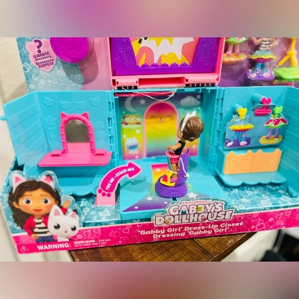 Gabby’s Dollhouse, Rainbow Closet Portable Playset with a Gabby Doll